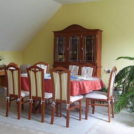 Marika Haus Hotel Buk Ngoại thất bức ảnh