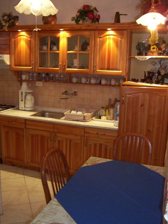 Marika Haus Hotel Buk Ngoại thất bức ảnh