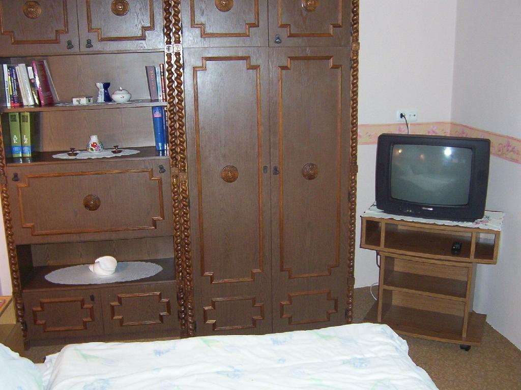 Marika Haus Hotel Buk Phòng bức ảnh