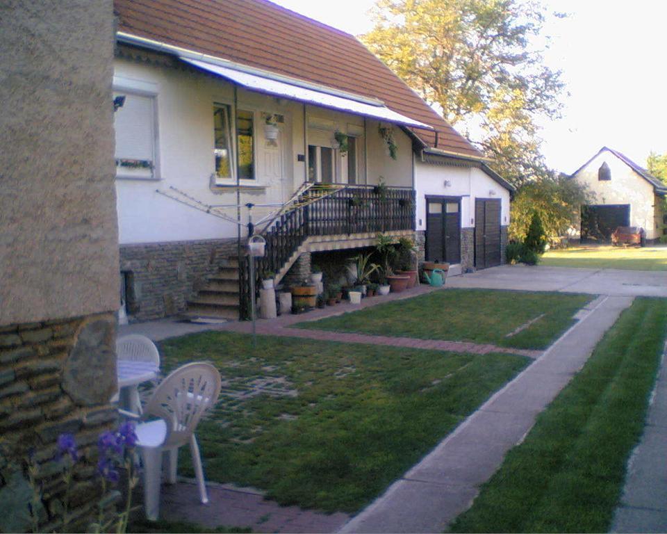 Marika Haus Hotel Buk Ngoại thất bức ảnh