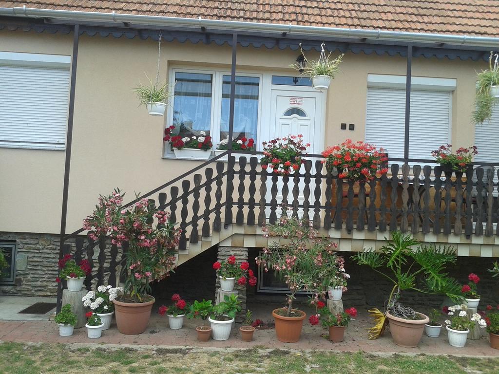 Marika Haus Hotel Buk Phòng bức ảnh